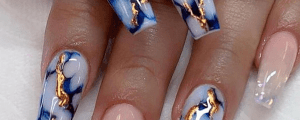 Coffin Press on Nails Medium Length Fake Nails Artificial False Nails with Blue Marble & Sequins Designs Glossy Acrylic Nails Nude Full Cover Glue on Nails for Women 24 Pcs