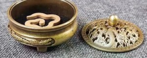 Antique Pocket Dragon Phoenix Incense Burner Hollow Incense Mini Ornaments Chinese Ancient Tea Desk Decor Office Decoration