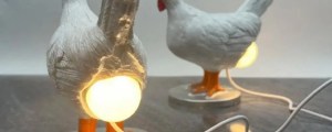 Chicken Egg Lamp Decorative Desk Lamp Funny Chicken Butt Night Light Resin Egg Lamp Led Decor Hen Table for Easter Christmas